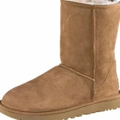 Ugg · Classic Short II