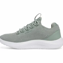 Under Armour · Dynamic 2